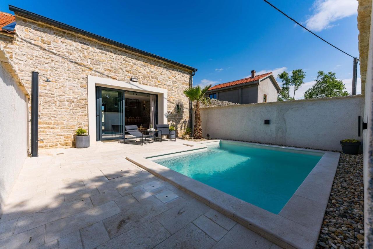 Willa Stone House With Pool Poeta Pridraga Zewnętrze zdjęcie