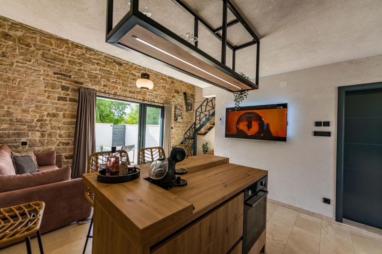 Willa Stone House With Pool Poeta Pridraga Zewnętrze zdjęcie